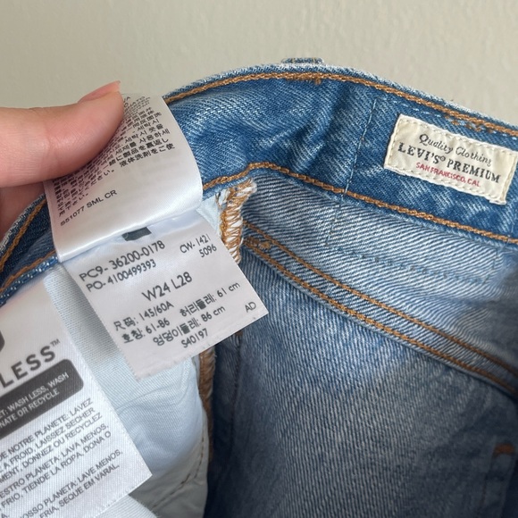 Levi’s 501 Blue Jeans with Distressed Detail Size 24 - Picture 5 of 6